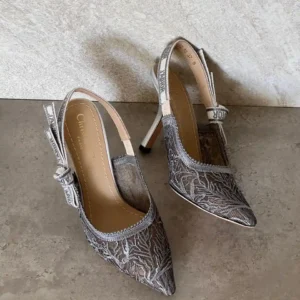 WOMEN'S PUMPS