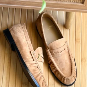 WOMEN'S SHOES