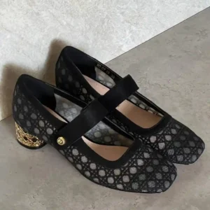WOMEN'S SHOES