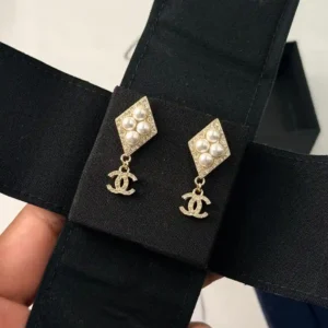 CHANEL EARING