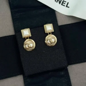 CHANEL EARING