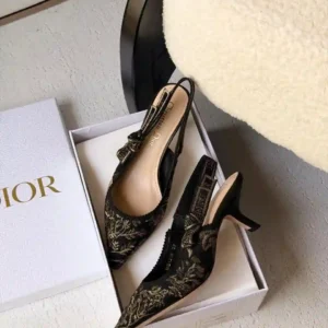 WOMEN'S SHOES