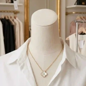 NECKLESS