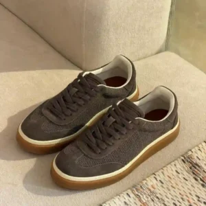 SPORT SHOES