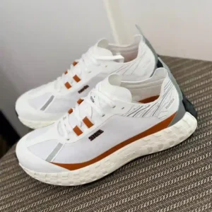 SPORT SHOES
