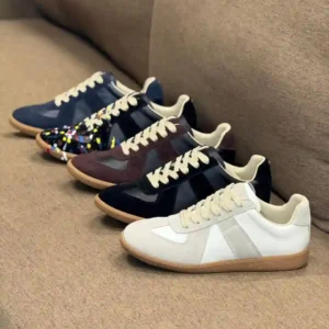SPORT SHOES