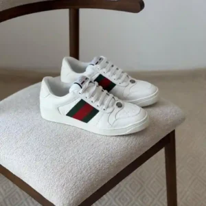 SPORT SHOES