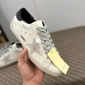 SPORT SHOES