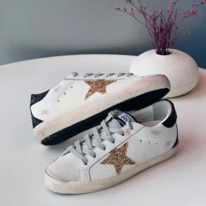 SPORT SHOES