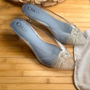 WOMEN'S SHOES