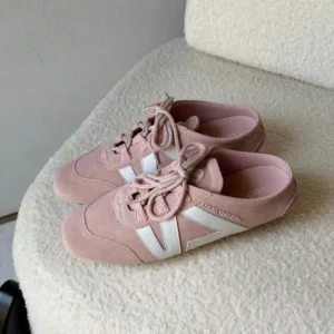 SPORT SHOES