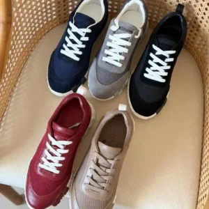SPORT SHOES