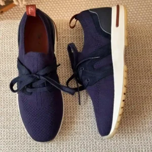 SPORT SHOES