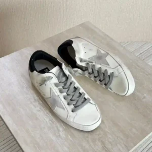 SPORT SHOES