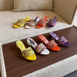 WOMEN'S SANDAL