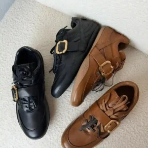 SPORT SHOES